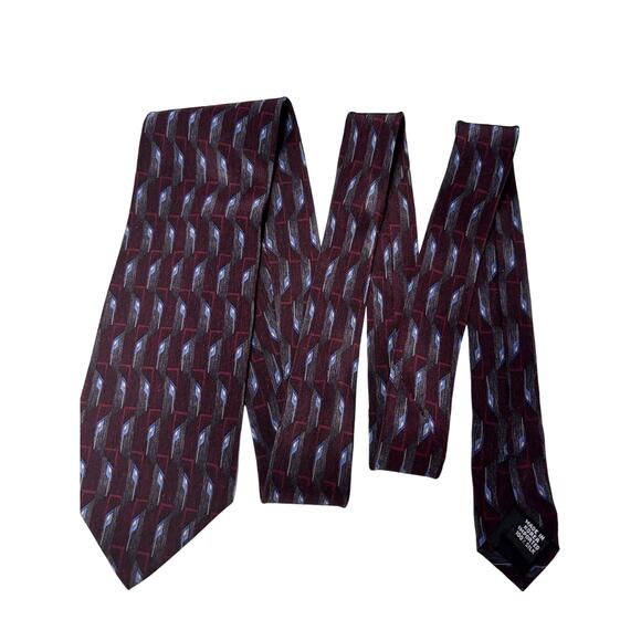 VANHEUSEN Men's Red 100% Silk Pattern Neck Tie - Picture 3 of 5